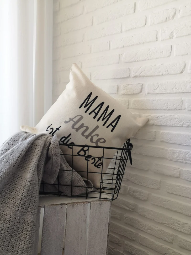 Kissen mit Namen zum Muttertag - Mama ist die Beste - 40x40cm