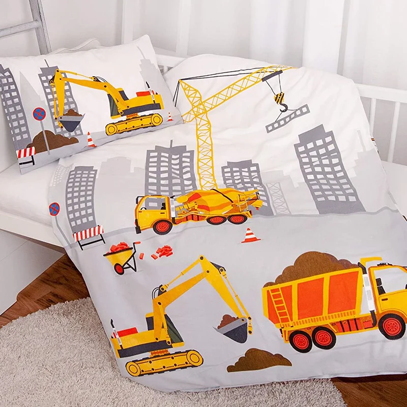Kinderbettwäsche Baustelle Fahrzeuge mit Namen bestickt 100x135cm