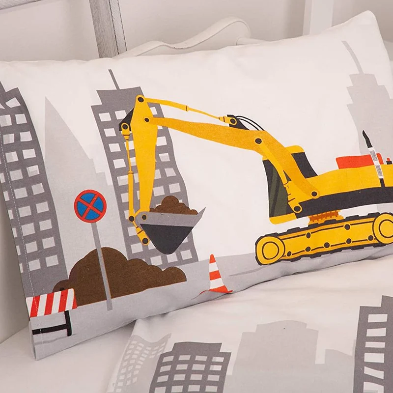 Kinderbettwäsche Baustelle Fahrzeuge mit Namen bestickt 100x135cm