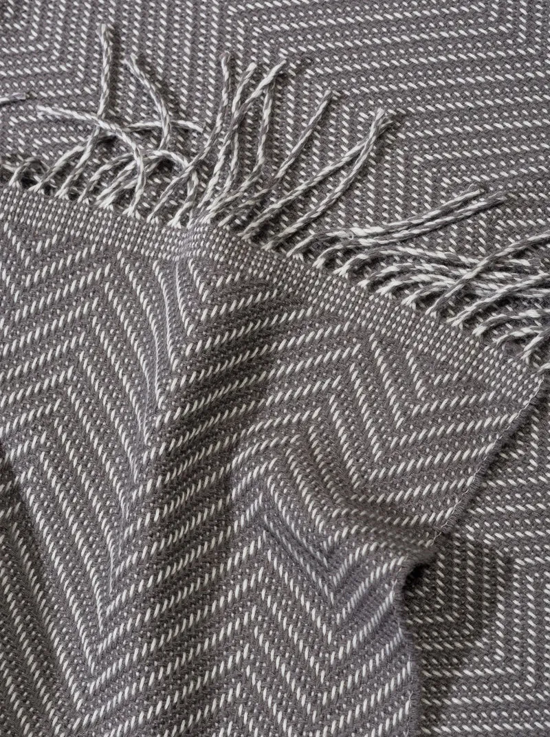 Tagesdecke/Bettüberwurf aus Extra Fine Merino "Herringbone Calm"