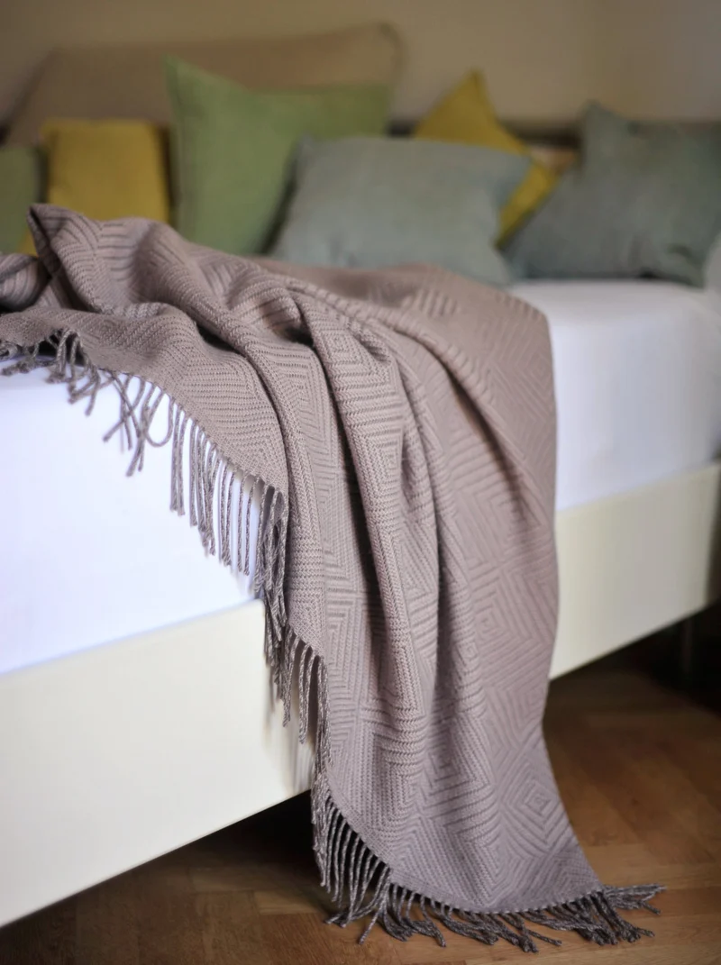 Tagesdecke/Bettüberwurf aus Extra Fine Merino "Diamond Hush"