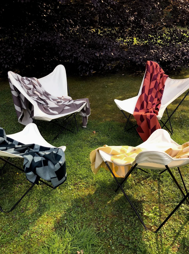 Wolldecke aus Extra Fine Merino "Winter Leaves"
