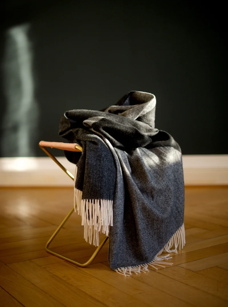 Wolldecke Merino und Cashmere "Geometric Planes x Grey"