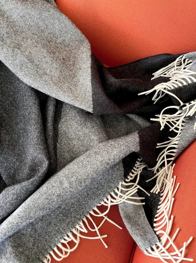 Wolldecke Merino und Cashmere "Geometric Planes x Grey"