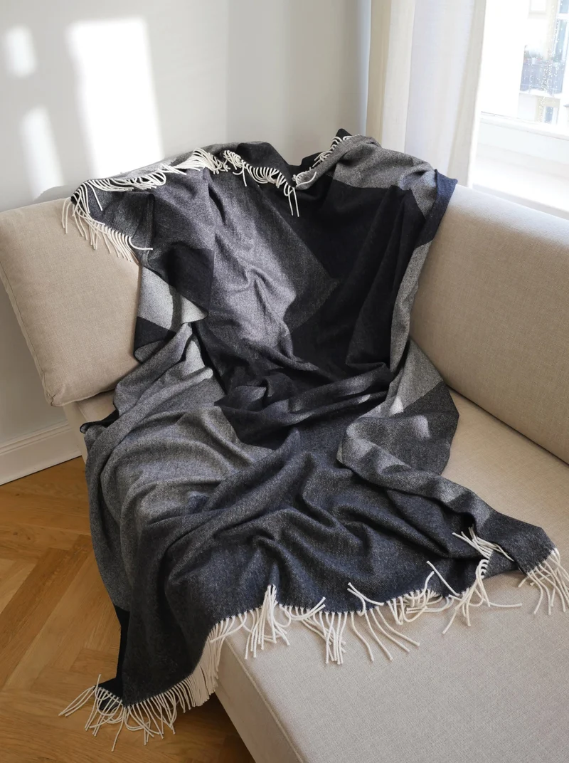 Wolldecke Merino und Cashmere "Geometric Planes x Grey"