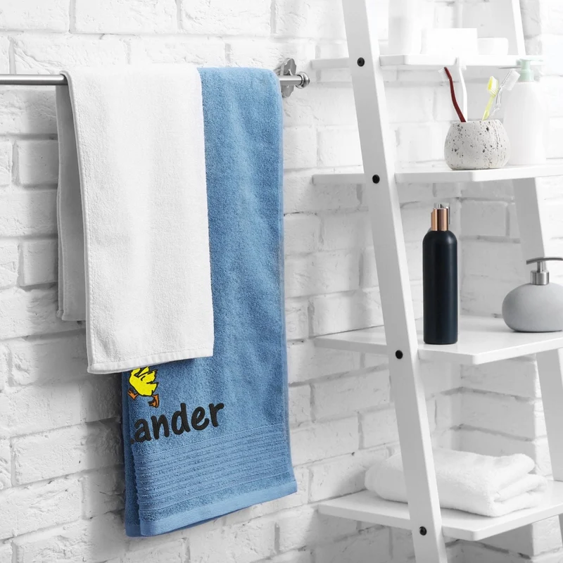 Personalisiertes Kinder Handtuch mit Namen und Motiv bestickt