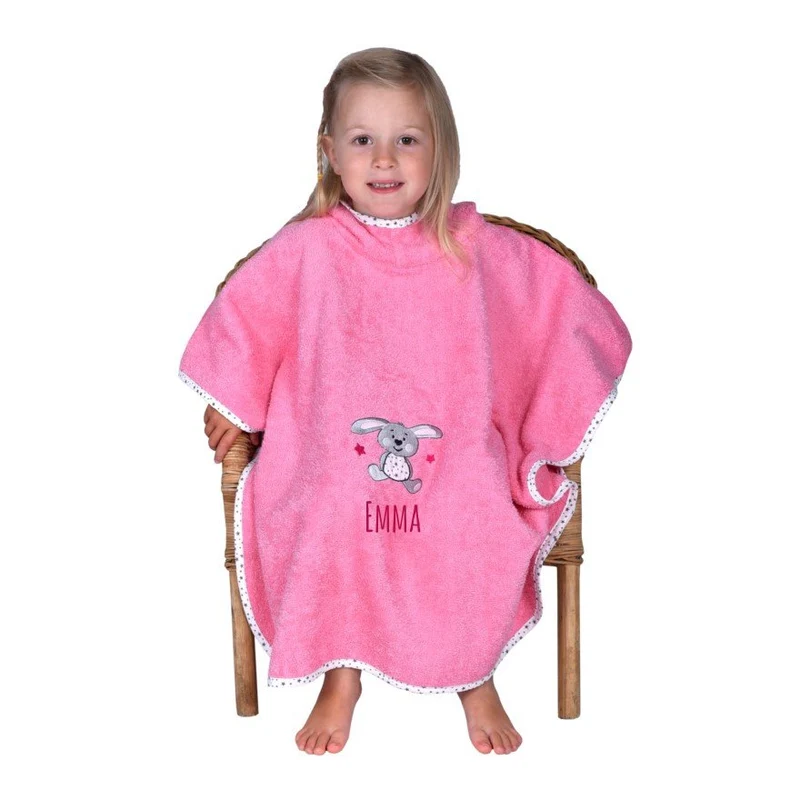 Poncho pink mit Kapuze Hasen-Motiv und Name bestickt