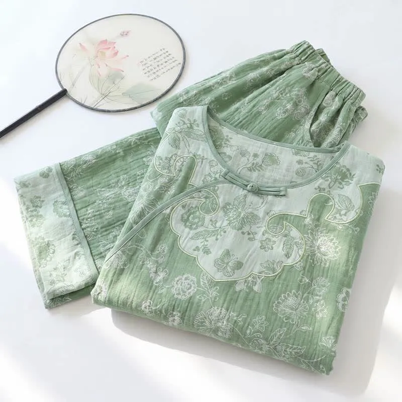Elegantes Pyjama-Set aus Baumwollgaze mit Froschknöpfen