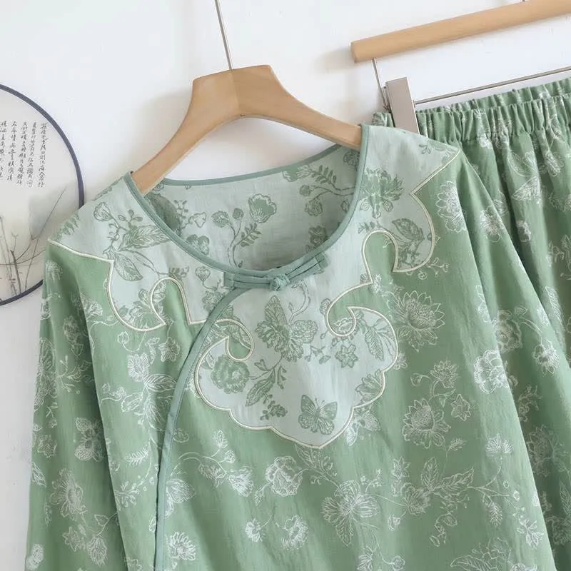 Elegantes Pyjama-Set aus Baumwollgaze mit Froschknöpfen