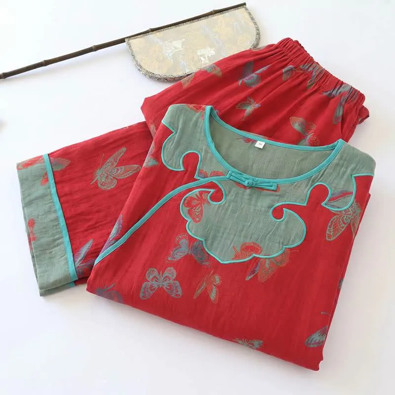 Vintage-Pyjama-Set aus Baumwolle mit Schmetterlingsmotiv und Froschknöpfen