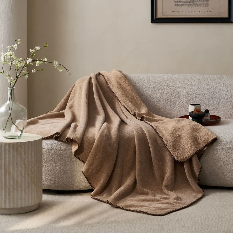 Minimalistische, doppelseitige Sherpa-Fleece-Überwurfdecke