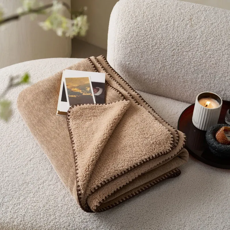 Minimalistische, doppelseitige Sherpa-Fleece-Überwurfdecke