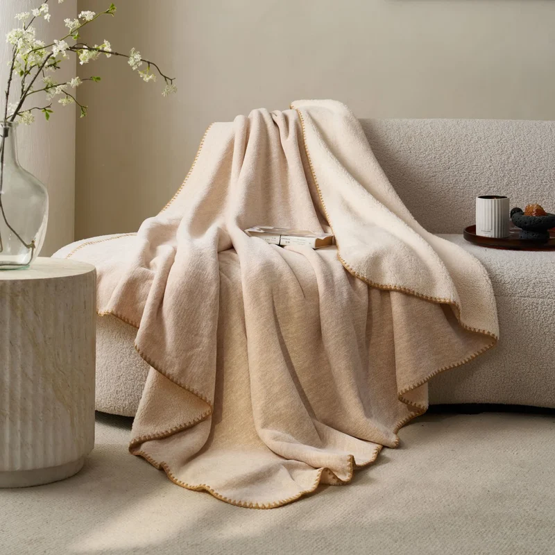 Minimalistische, doppelseitige Sherpa-Fleece-Überwurfdecke