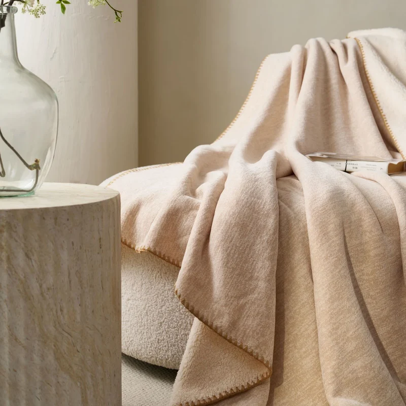 Minimalistische, doppelseitige Sherpa-Fleece-Überwurfdecke
