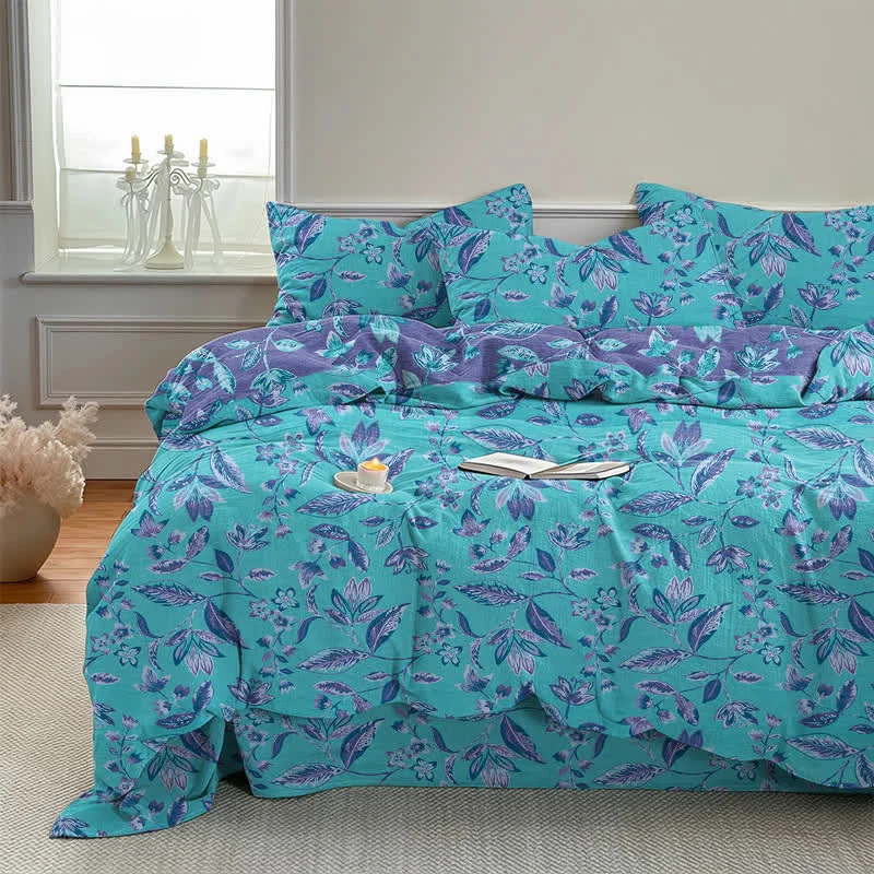 Bettwäsche-Set aus Baumwolle mit blauem und violettem Blattmuster