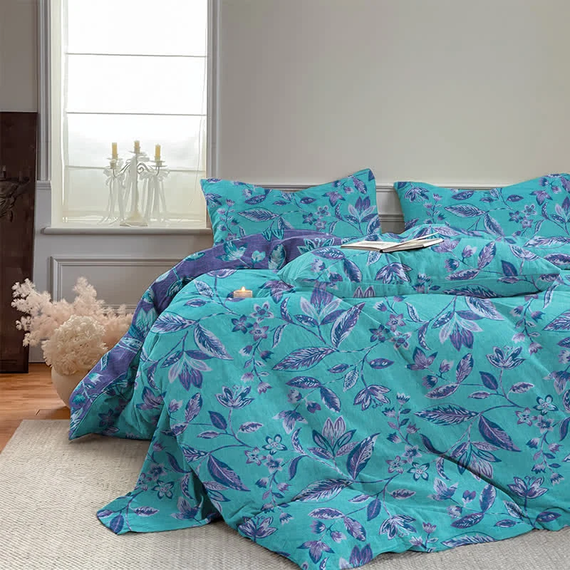 Bettwäsche-Set aus Baumwolle mit blauem und violettem Blattmuster