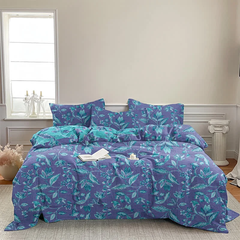 Bettwäsche-Set aus Baumwolle mit blauem und violettem Blattmuster