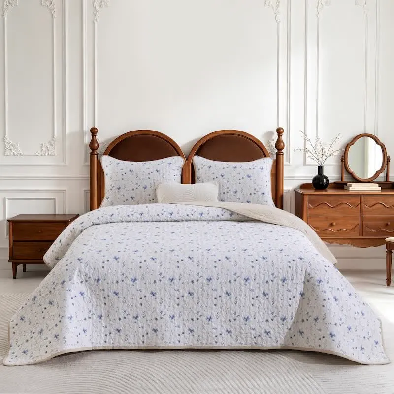 Baumwoll-Steppdecken-Set mit blauem Aquarellblumenmuster