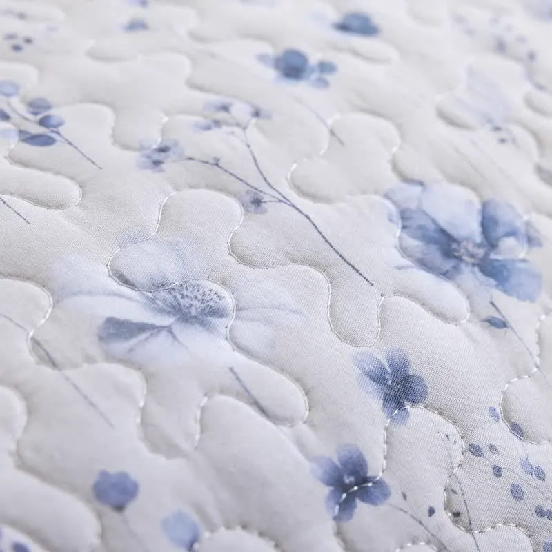 Baumwoll-Steppdecken-Set mit blauem Aquarellblumenmuster