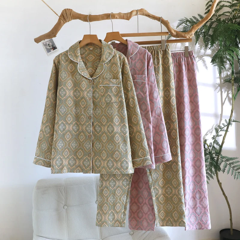 Minimalistisches Loungewear-Set aus Baumwolle mit Paspelierung