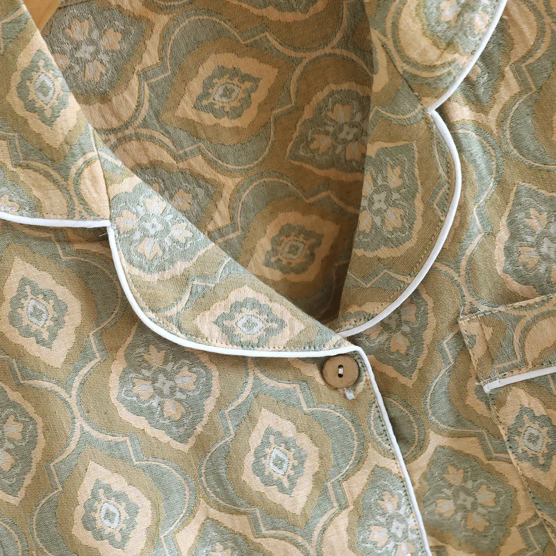 Minimalistisches Loungewear-Set aus Baumwolle mit Paspelierung