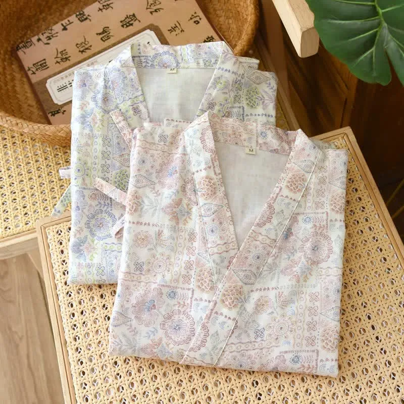 Kimono-Bademantel aus Baumwolle mit ethnischem Vintage-Blumenmuster