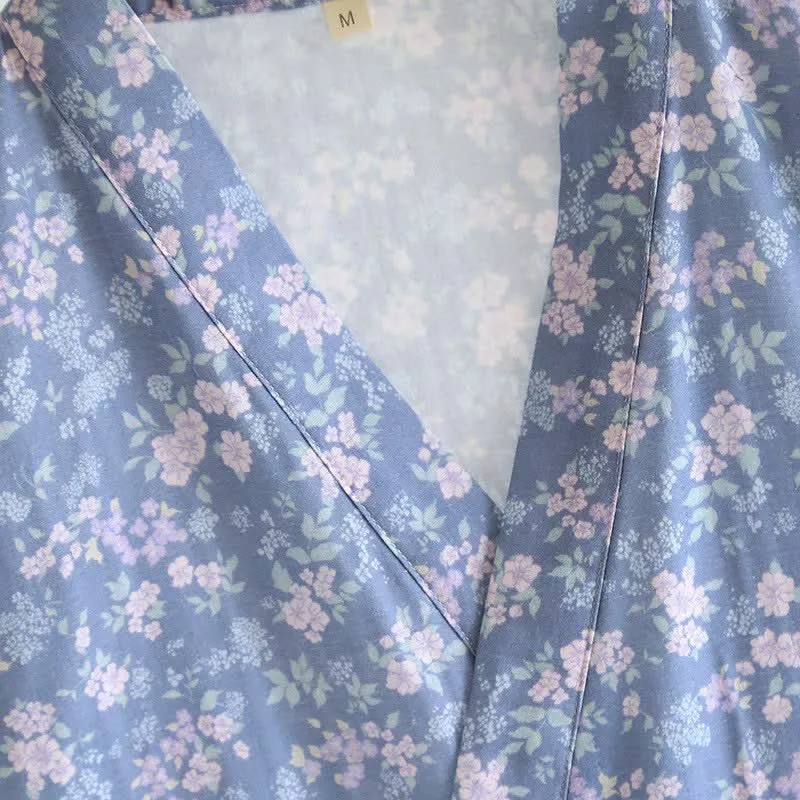 Rustikaler blauer Kimono-Bademantel aus Baumwolle mit Blumenmuster