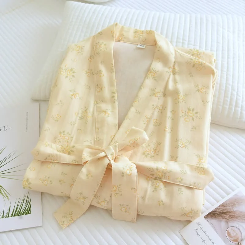 Gelber Kimono-Bademantel aus Baumwollgaze mit botanischem Motiv