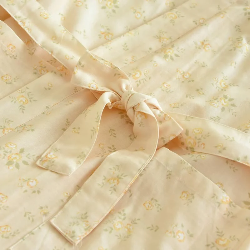Gelber Kimono-Bademantel aus Baumwollgaze mit botanischem Motiv