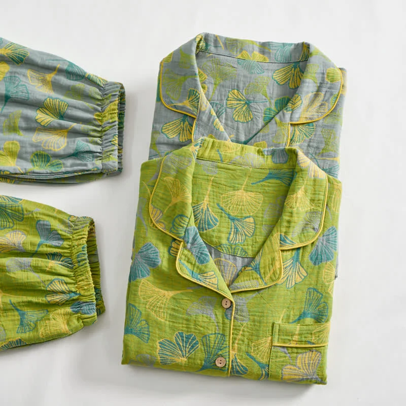 Naturinspiriertes Loungewear-Set aus Baumwolle mit Ginkgoblattmuster