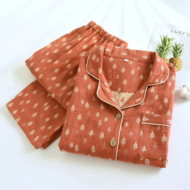 Entspanntes Loungewear-Set aus Baumwolle mit Ahornblattmuster und Paspelierung