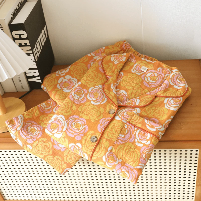Schlafanzug-Set aus Baumwolle mit orangefarbenen Rosen