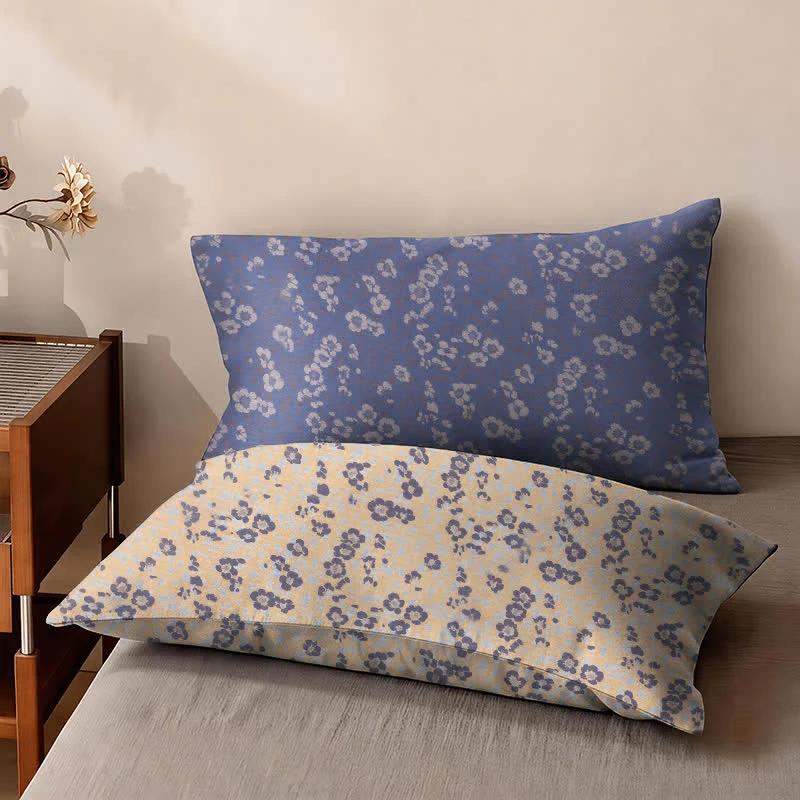 Wendbare Tagesdecke aus Baumwolle mit kleinem Blumenmuster