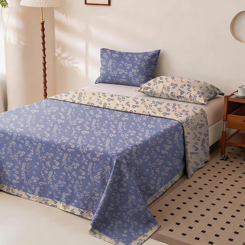Wendbare Tagesdecke aus Baumwolle mit kleinem Blumenmuster
