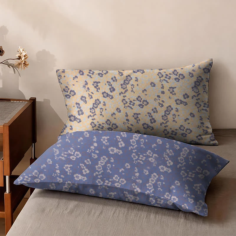 Wendbare Tagesdecke aus Baumwolle mit kleinem Blumenmuster
