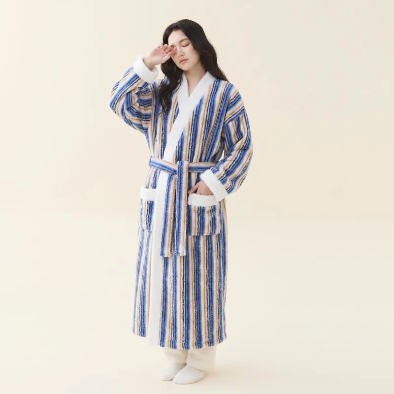 Langer, gestreifter Kimono-Bademantel aus Fleece