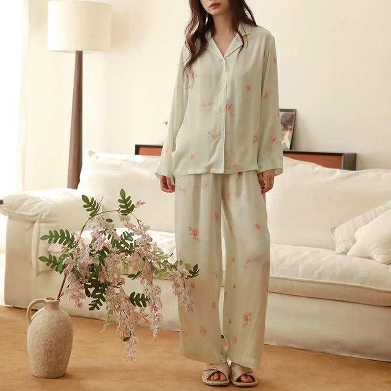 Frisches grünes Pyjama-Set mit Blumenmuster