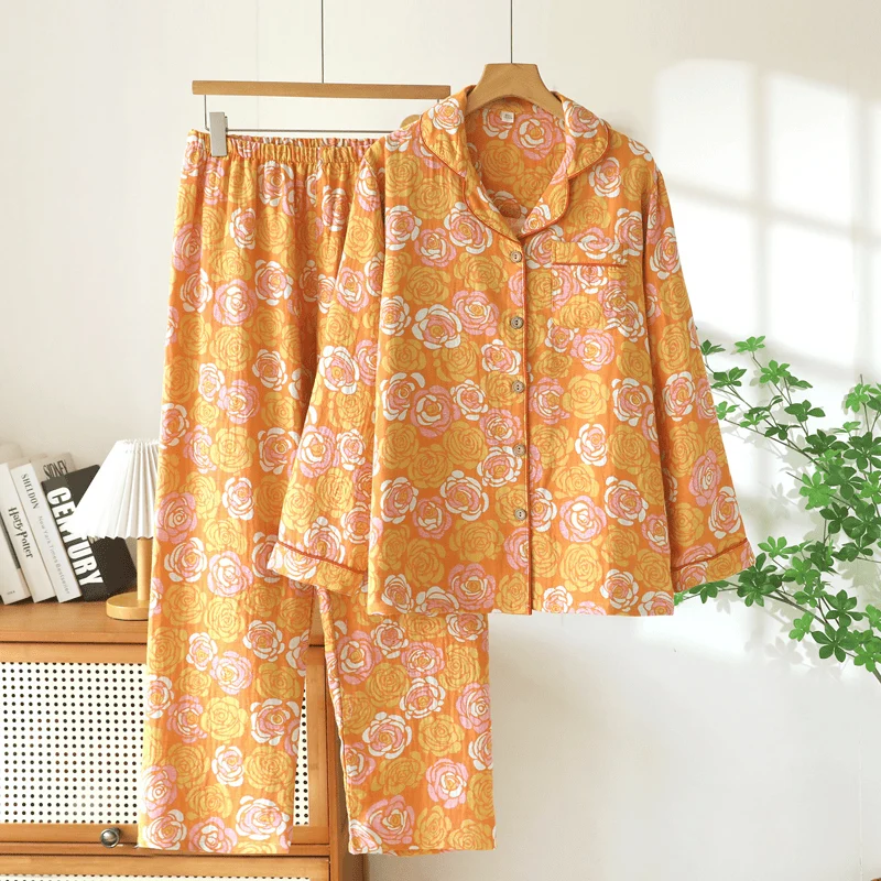 Schlafanzug-Set aus Baumwolle mit orangefarbenen Rosen