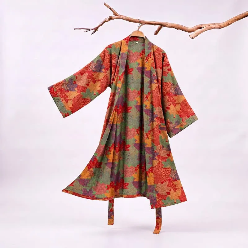 Kimono-Bademantel aus Baumwolle mit Ahornblattmuster für den Herbst