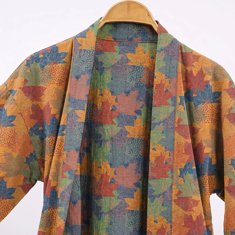 Kimono-Bademantel aus Baumwolle mit Ahornblattmuster für den Herbst