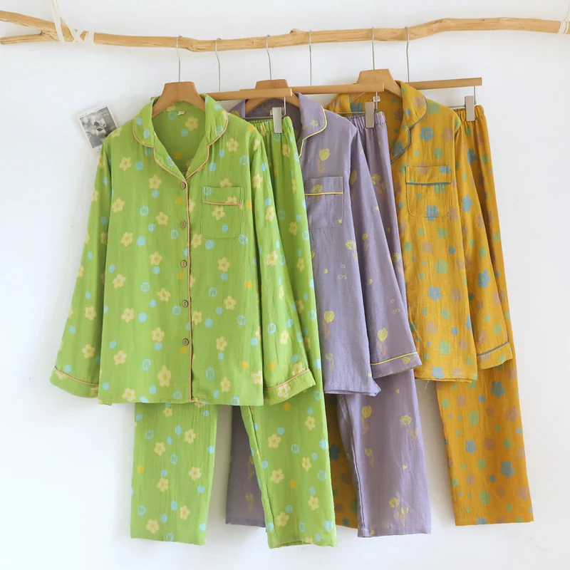 Loungewear-Set aus Baumwolle mit Blumenmuster und Paspelierung