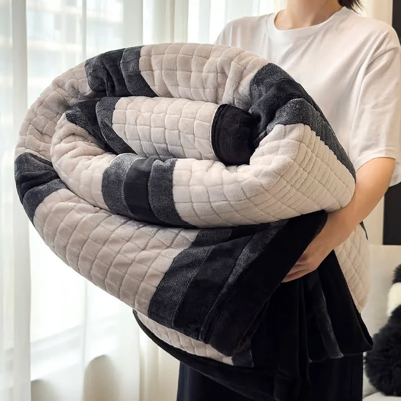 Weiche Kuscheldecke mit geometrischem Karomuster