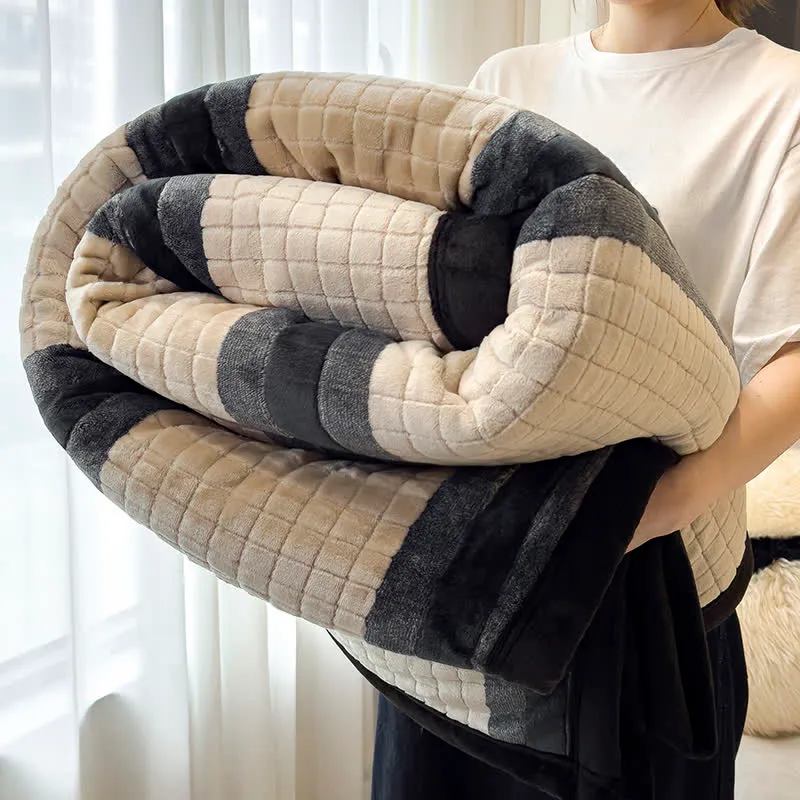 Weiche Kuscheldecke mit geometrischem Karomuster