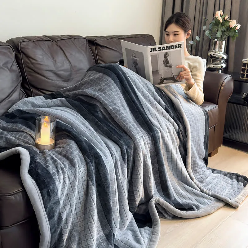 Weiche Kuscheldecke mit geometrischem Karomuster