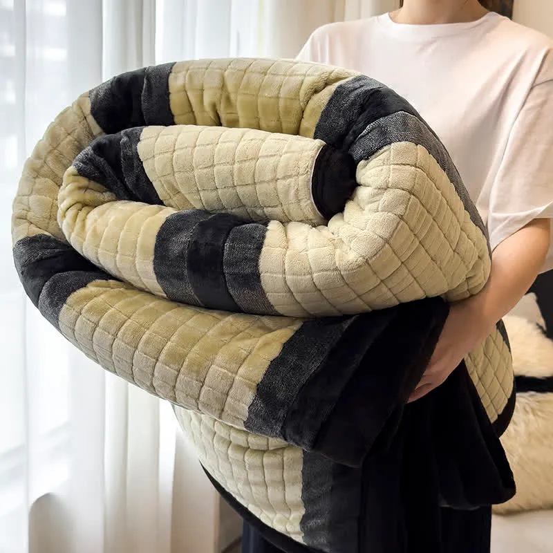 Weiche Kuscheldecke mit geometrischem Karomuster
