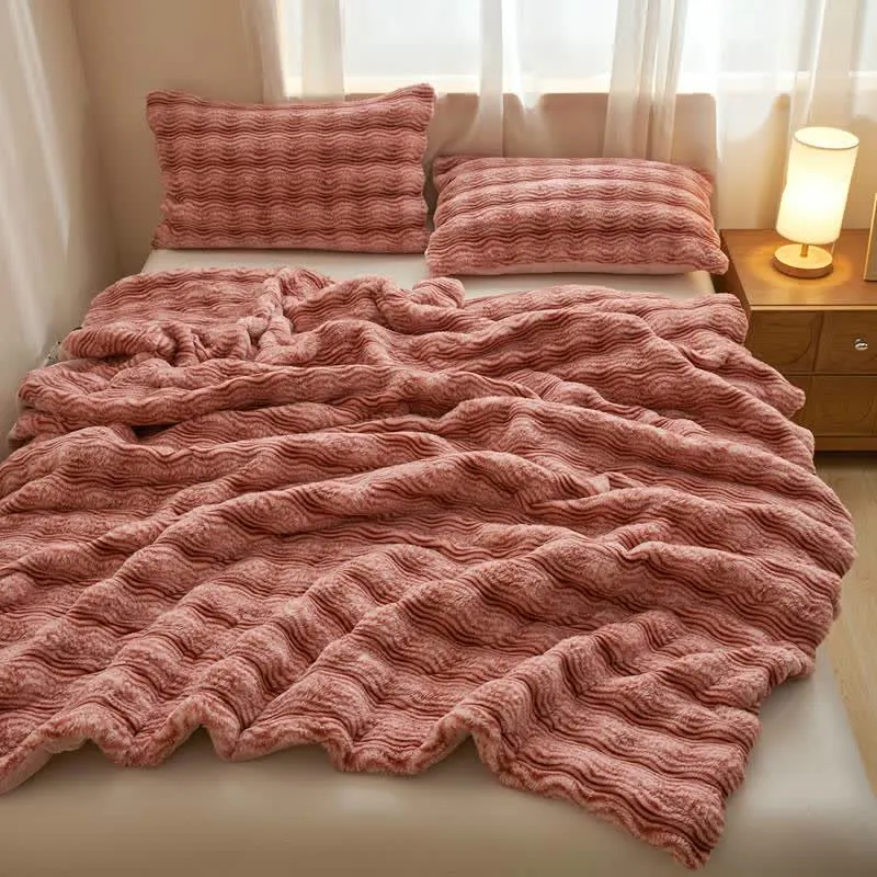 Weiche, flauschige Plüschdecke mit Wellenmuster