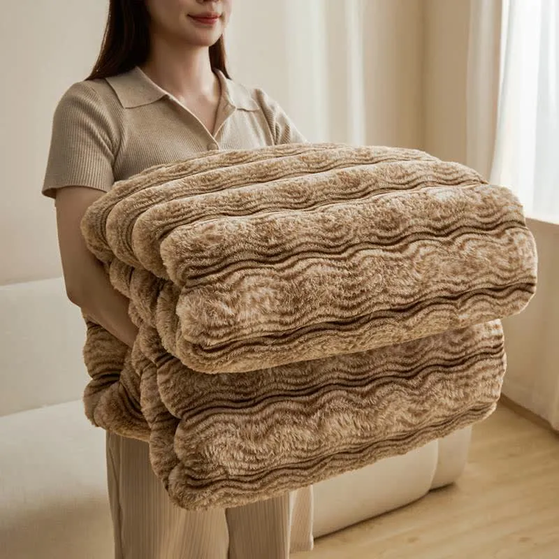 Weiche, flauschige Plüschdecke mit Wellenmuster