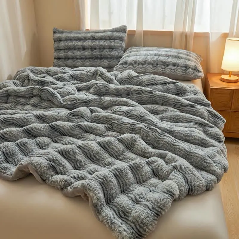 Weiche, flauschige Plüschdecke mit Wellenmuster