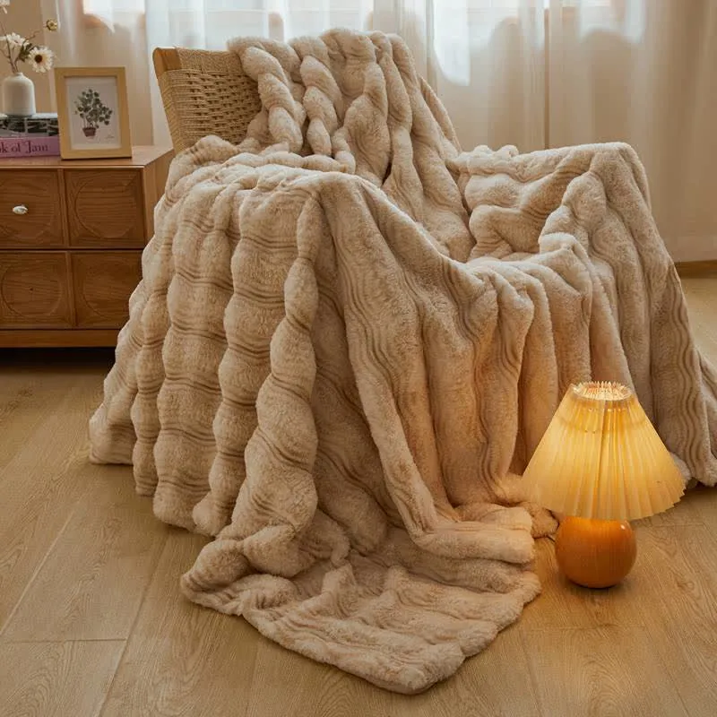 Weiche, flauschige Plüschdecke mit Wellenmuster
