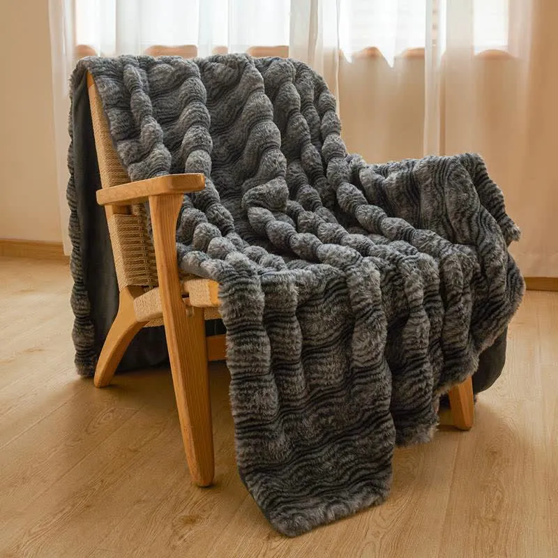 Weiche, flauschige Plüschdecke mit Wellenmuster